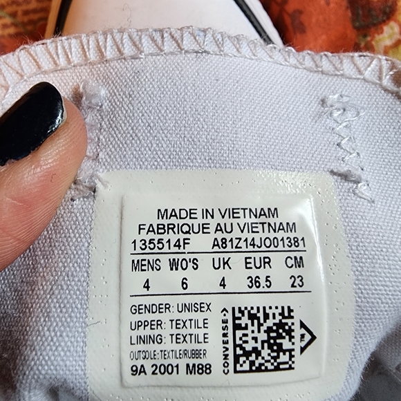 New Unisex Chuck Taylor Converse Sneakers - Picture 5 of 5